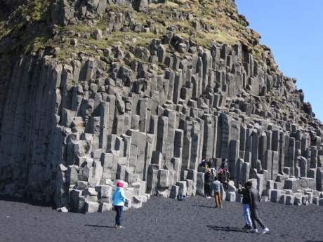 rock formations at Black Beach